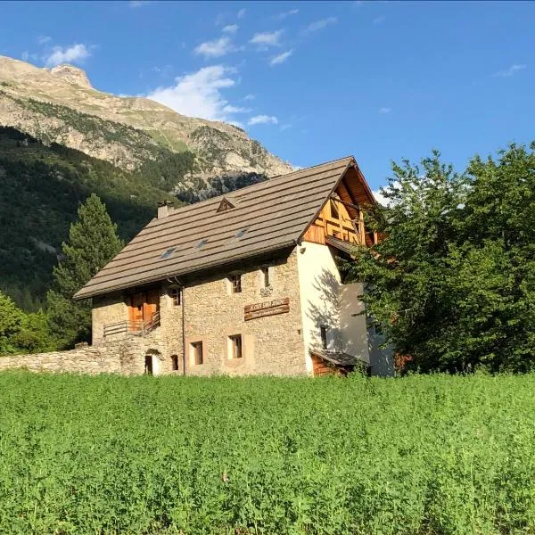 Clot Saint Joseph - Gites & Chambres d'Hôtes, hotel u gradu 'Vallouise'