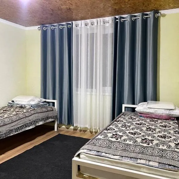 Aprico Guest House، فندق في Tosor