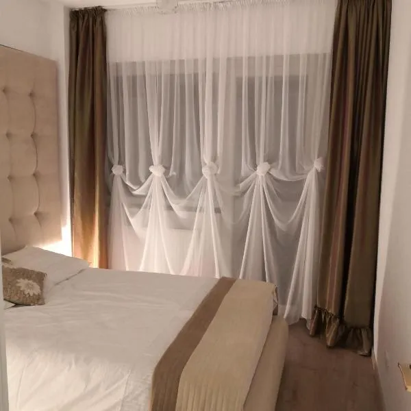 Apartament de lux white&red, hotel in Suceava
