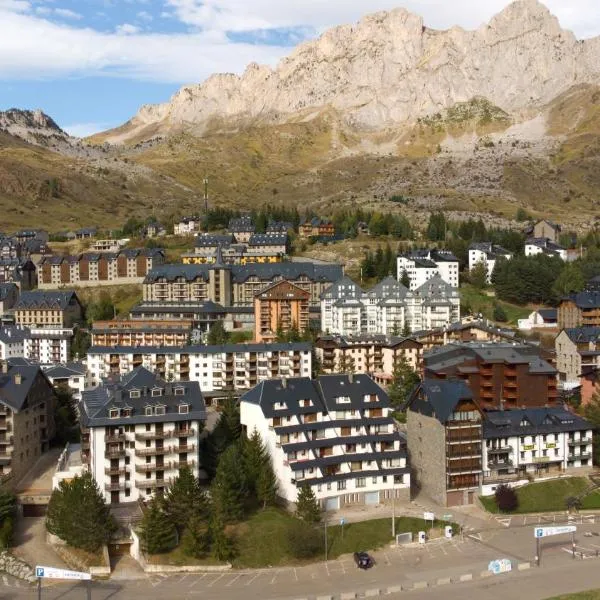 Apartamentos Formigal - Admite mascotas, hótel í Formigal