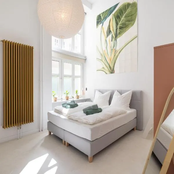 Loft for 6, 2 Baths & 2 Kitchens, Schöneberg, hotel a Berlino