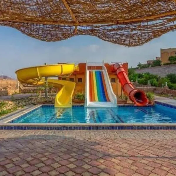 El Ain El Sokhna-Villa at Fanar De Luna Resort Seaview, hotel v destinaci Ain Soukhna