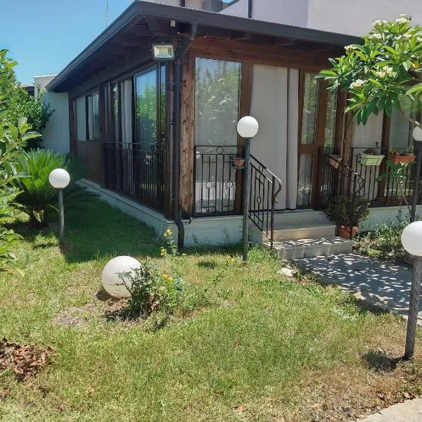 Casa Vacanze Villa Pomelia, hotel v destinácii Campofelice di Roccella