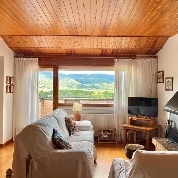 Piso Puigcerda vistas y piscina, хотел в Пигсерда