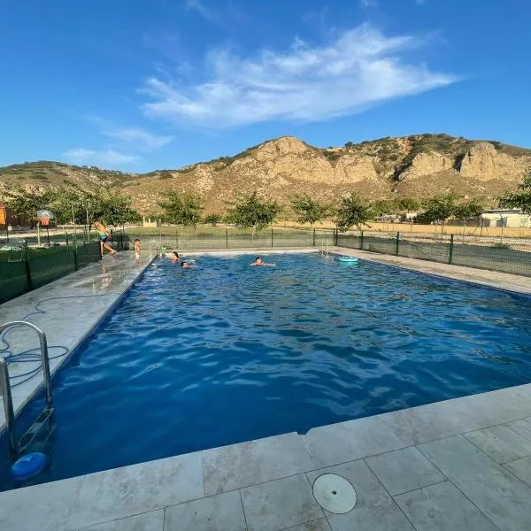 Granja escuela con Bungalows, hotel en San Martín de la Vega