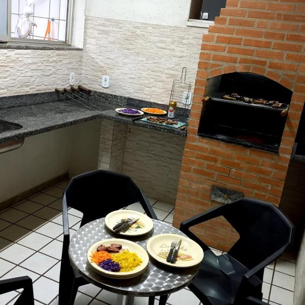 Apartamento BEIRA MAR VISTA TOTAL - SENSAÇÃO DE CASA TÉRREA A BEIRA MAR - COZINHA EQUIPADA -AIR FRYER -ÁREA DE CHURRASCO PRIVATIVA- TVS SMART- DISNEY PLUS E OUTROS-PRAIA IDEAL PARA CRIANÇAS-ROUPA DE CAMA PARA 2 X CASAIS -KIT PRAIA 4 PESSOAS - Foto 2