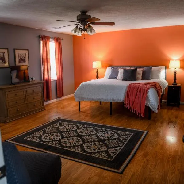 5 Star with Direct Access to Brimstone Recreation Game Room Comfortable Up to 4 Bedrooms Stylish, hotel in Huntsville