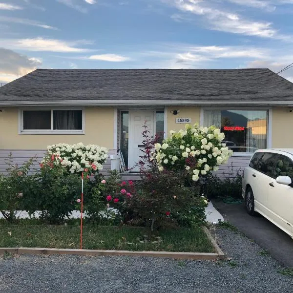 Shady Willow Guest House -Coach house & Privet Small Compact Rooms with separate entrance, hotel in Chilliwack