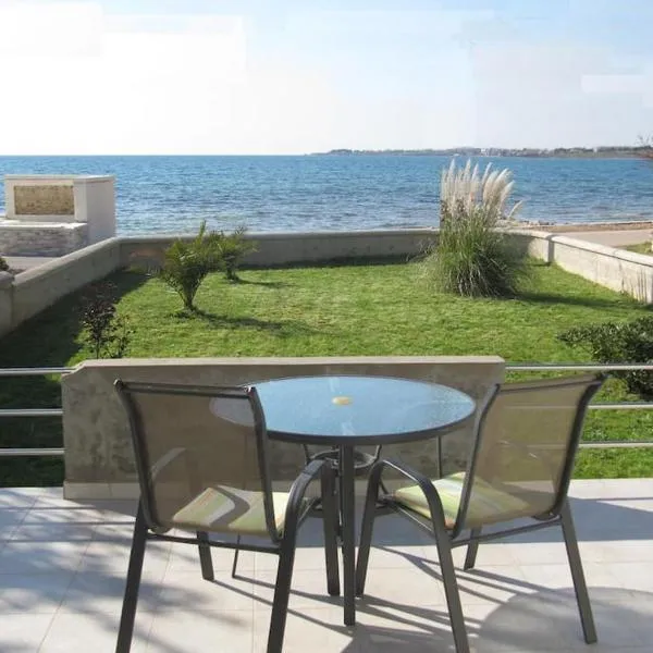 Villa Mateja, Beachfront House, hotel in Zaton