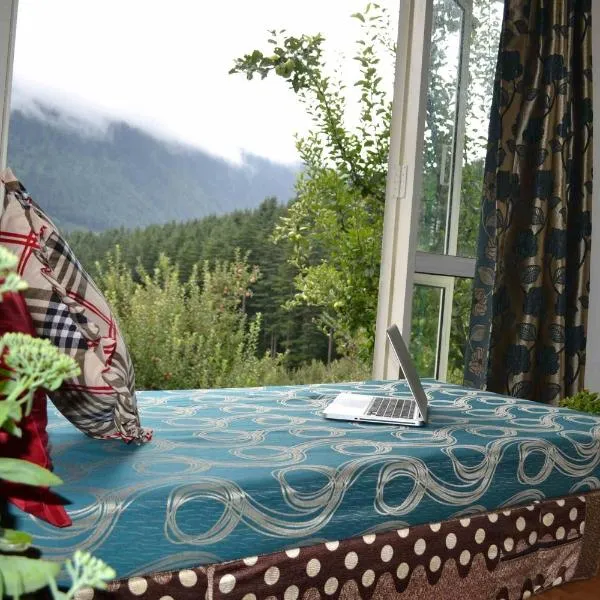 Sparsh Resort, A Boutique Stay - Just 2kms uphill from Mall Road, near Old Manali photo 2