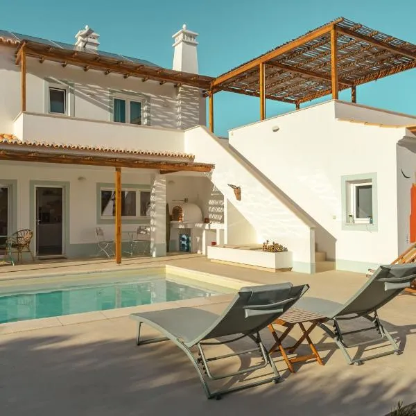 Birds of Paradise - Boutique Surf Lodge, hotel v destinaci Aljezur