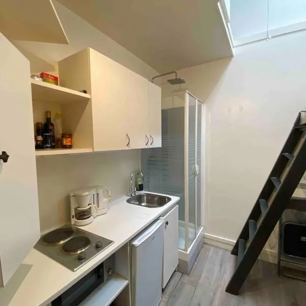 Studio 9m2 Tour Eiffel Invalide champ de mars 75015 Paris