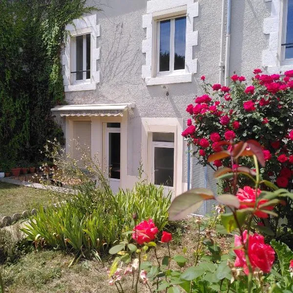 Gîte LE MAGE - maison de retrouvailles, hotel in Saint-Marcel