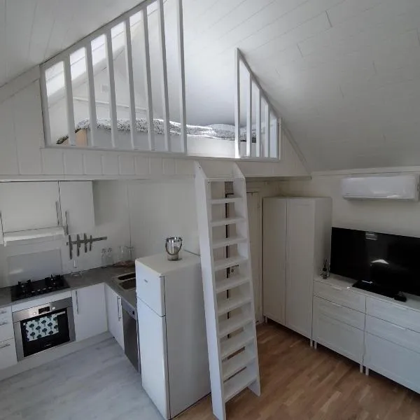 Guesthouse with terrace, hotel in Arendal