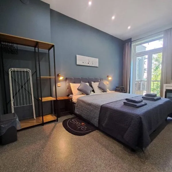 Sea Vibes Apartment - Free Public Parking, WiFi, Cable & Smart TV, 0,9 km to beach, hotel di Varna City
