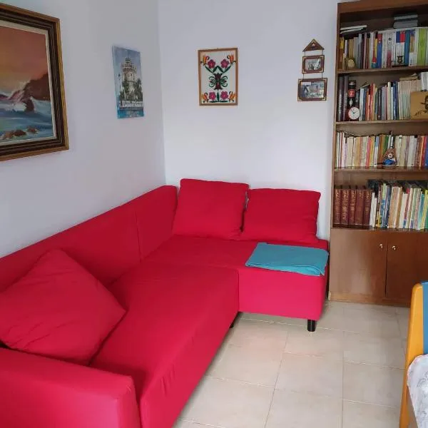 Wonderful and cozy 50m from the sea, hotel in Neoi Epivates