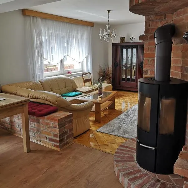 Zur Alten Schmiede mit Museum, hotelli kohteessa Rüstungen