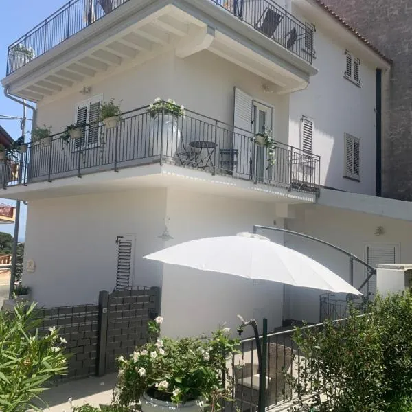 Il Fiore Bianco, hotel v destinaci Capo dʼOrlando