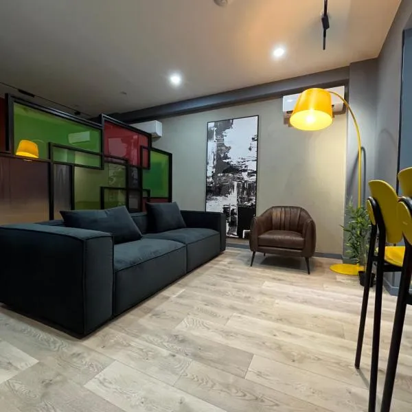Fox Apartments, hotel in Tirana