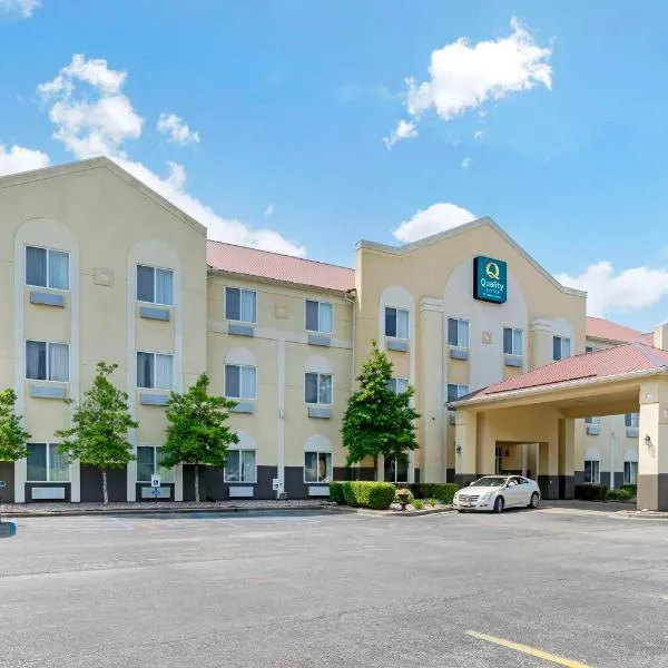 Quality Suites La Grange, hotel en Shelbyville