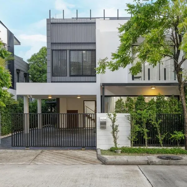 Modern villa with pool close to the beach - LP #97, hotel u gradu 'Phuket Town'