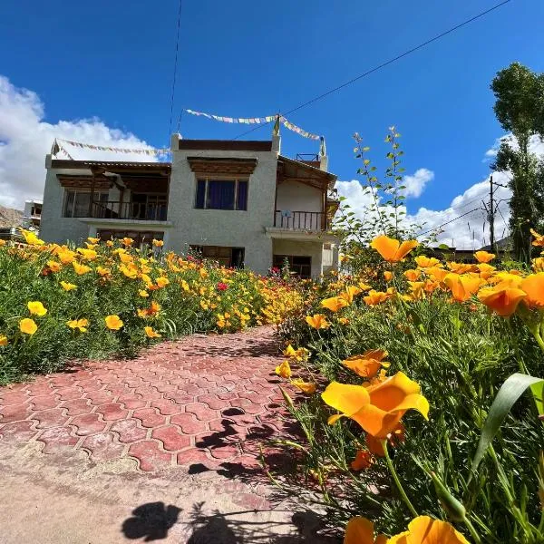 Chakzot garden house, hotel in Leh