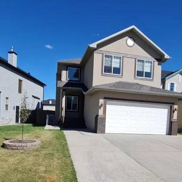 Spacious comfortable Air-Conditioned. Near airport!, hotel v destinaci Calgary