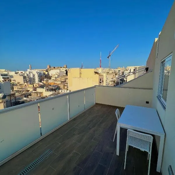 Luxury Penthouse, hotel in Pietà