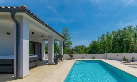 Villa VINE - new luxury holiday house in a green oasis, hotel v destinaci Manjadvorci