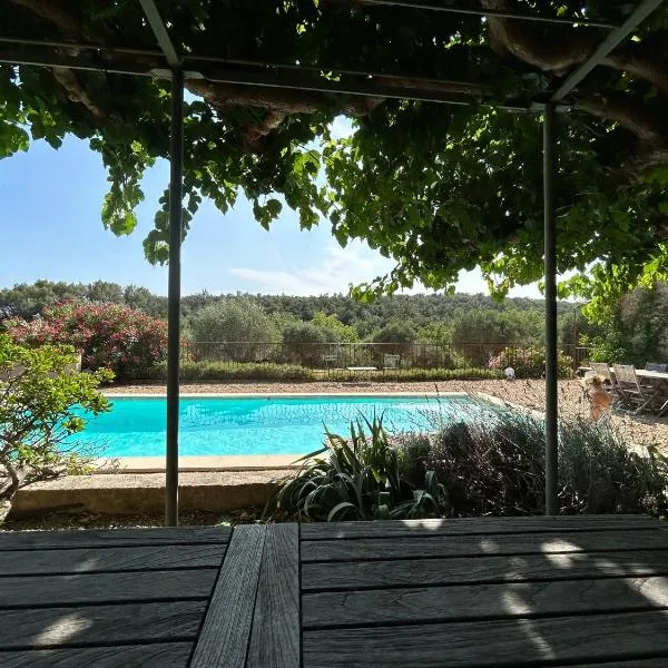 Château du Grand Jas, hotel in Entrecasteaux