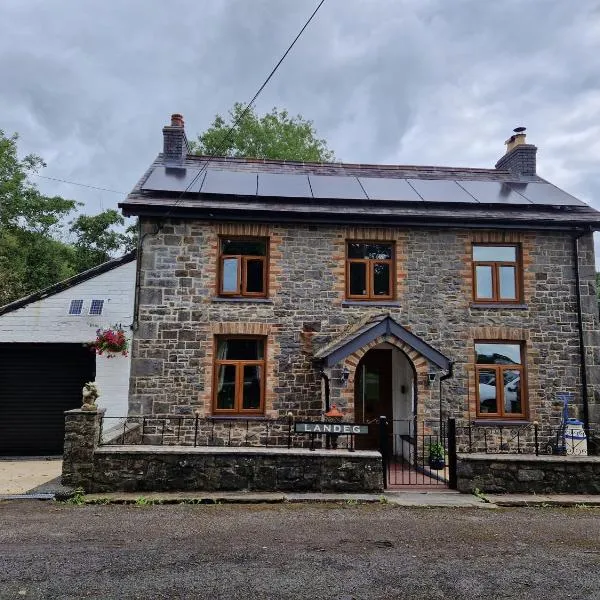 Cosy Riverside home, hotel in Cilycwm