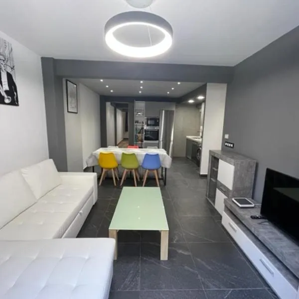 Apartamento TROMPETA !!PARKING PRIVADO GRATUITO!!, hotel en Logroño