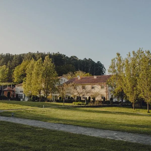 Amalurra Ecohotel & Retreat Center, hotel in San Esteban de Galdames