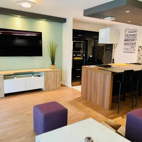 Spacious Cozy Apartment close Paris & Flea Market at St Ouen，位于圣旺的酒店