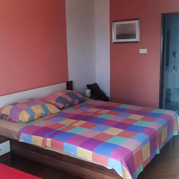 Apartments and rooms close to the sea, hotel in Povile