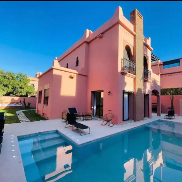 The Villa avec piscine chauffée 4 chambres, hotel in Marrakech