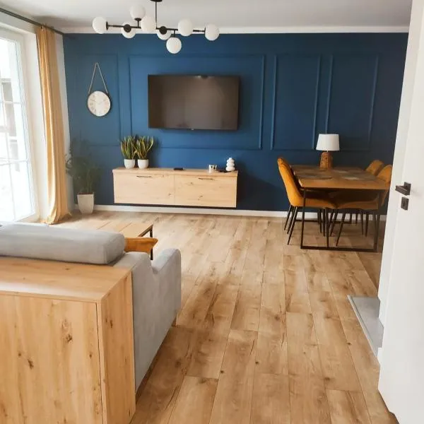 Miodowy Apartament, hotel v destinaci Złotów