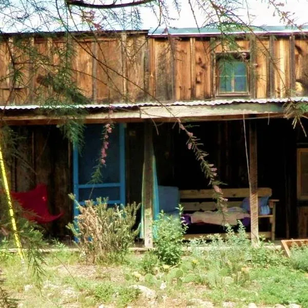 ocho guesthouse & weaver's studio, hotel di Pojoaque