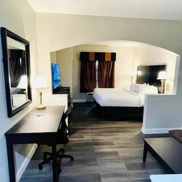 Quality Inn and Suites Lafayette, מלון בהנדרסון