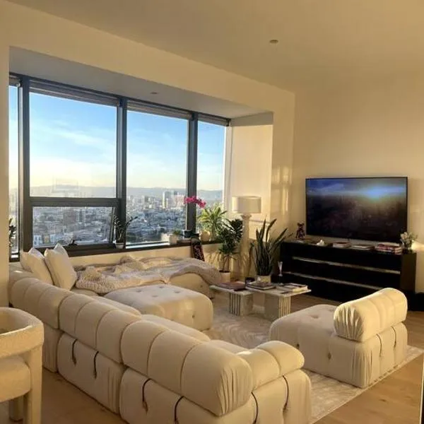 Luxury Highrise Condo Downtown LA, hotel u gradu Los Anđeles