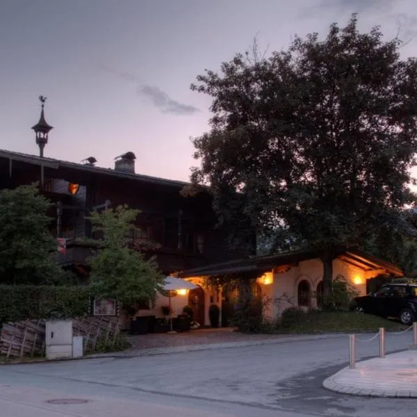 Appartement Pension Bäckenhäusl FERIENWOHNUNGEN Chalets Hütten Komfortzimmer, hotel v destinaci Uttendorf