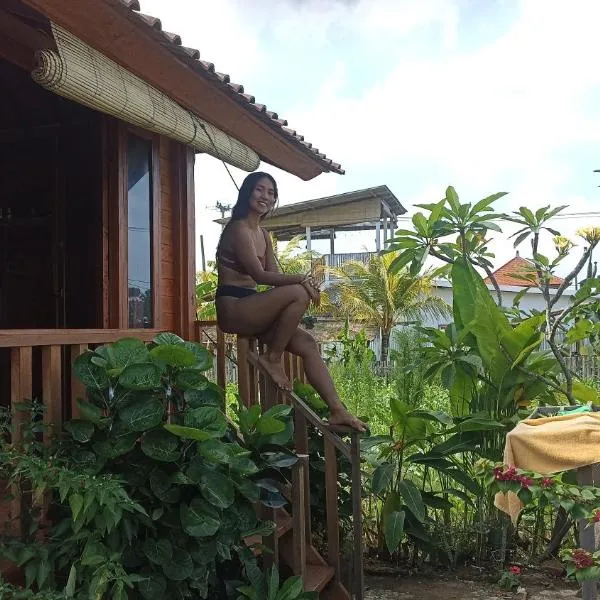 Ayolah surf House & Medewi Surf Camp, hótel í Jembrana