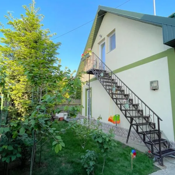 Casa cu curte Navodari, khách sạn ở Năvodari