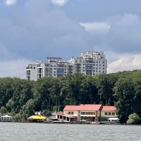 Квартира в парку біля озера, 10 хв до центра, 1км, hotel in Ternopilʼ