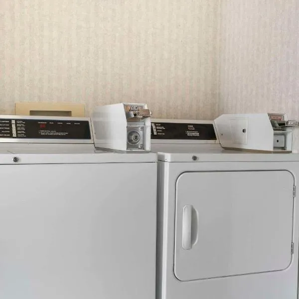 Quality Inn & Suites Manistique, хотел в Манистик
