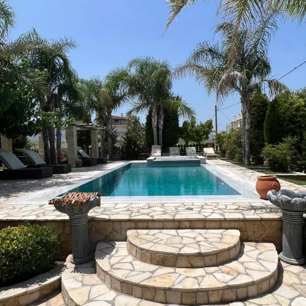 Entire Villa with private pool, hotel en Skála