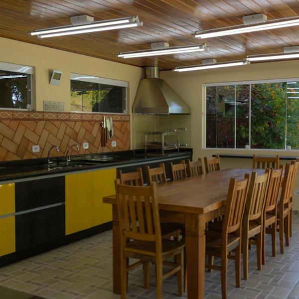 Refúgio Familiar com Piscina, Lareira e Quadra em Campos do Jordao SP - Foto 5