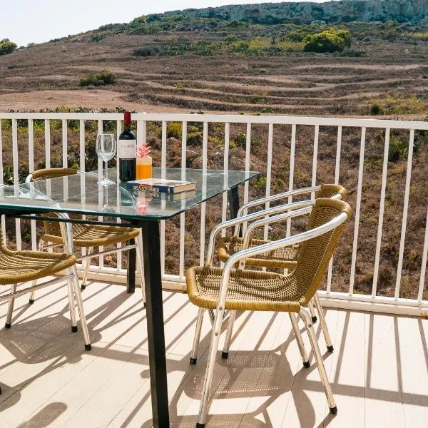 A seaside holiday home with country views, hotel in Żebbuġ