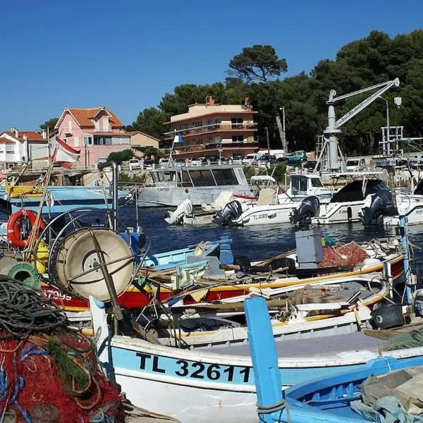 Plage des Sablettes -St Mandrier Maison du Pécheur, hotel en La Seyne-sur-Mer