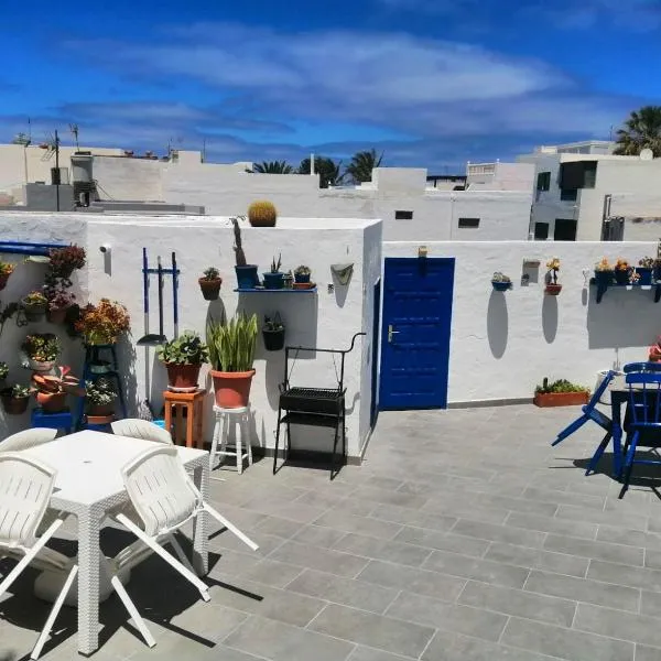 3 bedrooms house at El Golfo Lanzarote 500 m away from the beach with furnished terrace and wifi、エル・ゴルフォのホテル